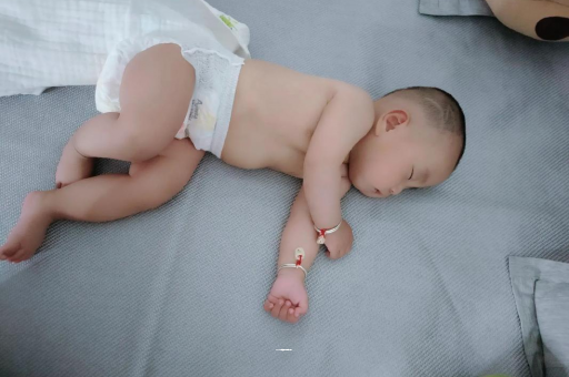 白沙没满月的宝宝